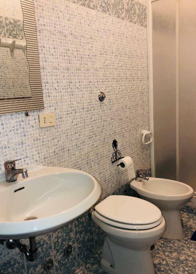 Parisa Suite Rom Exterior foto